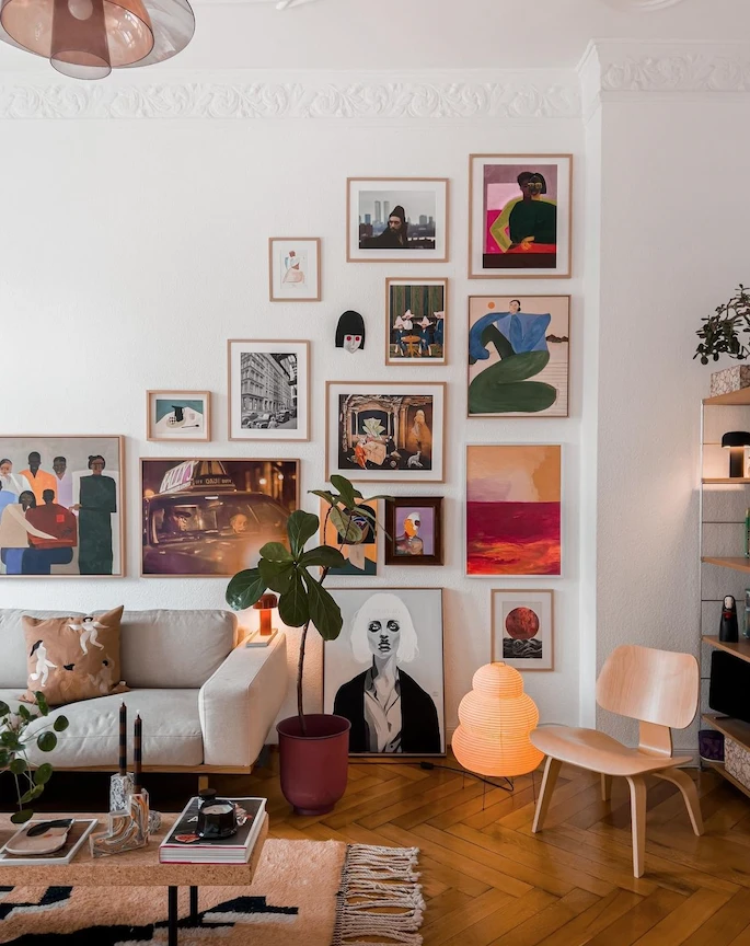 decorar en clave full color no significa teñir todo el ambiente, sino jugar con contrastes medidos.