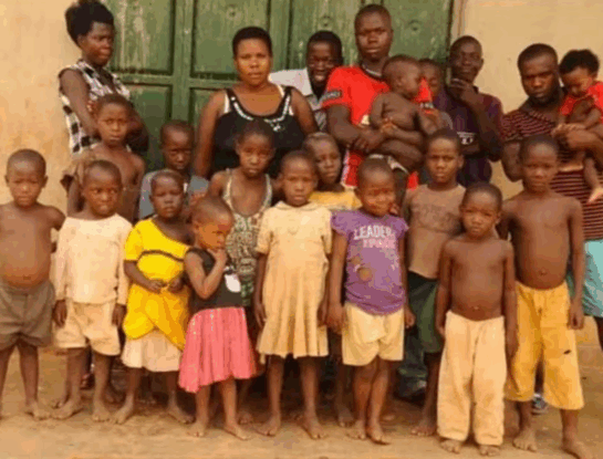 Tiene 44 años, es madre de 47 hijos y es considerada la mujer más fértil del mundo: la historia de “Mamá Uganda”