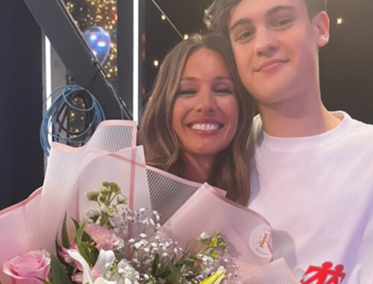 Pampita deslumbró con un look nude en su debut como conductora de Los 8 Escalones, junto a Bautista Vicuña como jurado