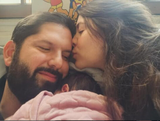 La espontánea postal del presidente Gabriel Boric con su hija que se hizo viral en el Día del Niño