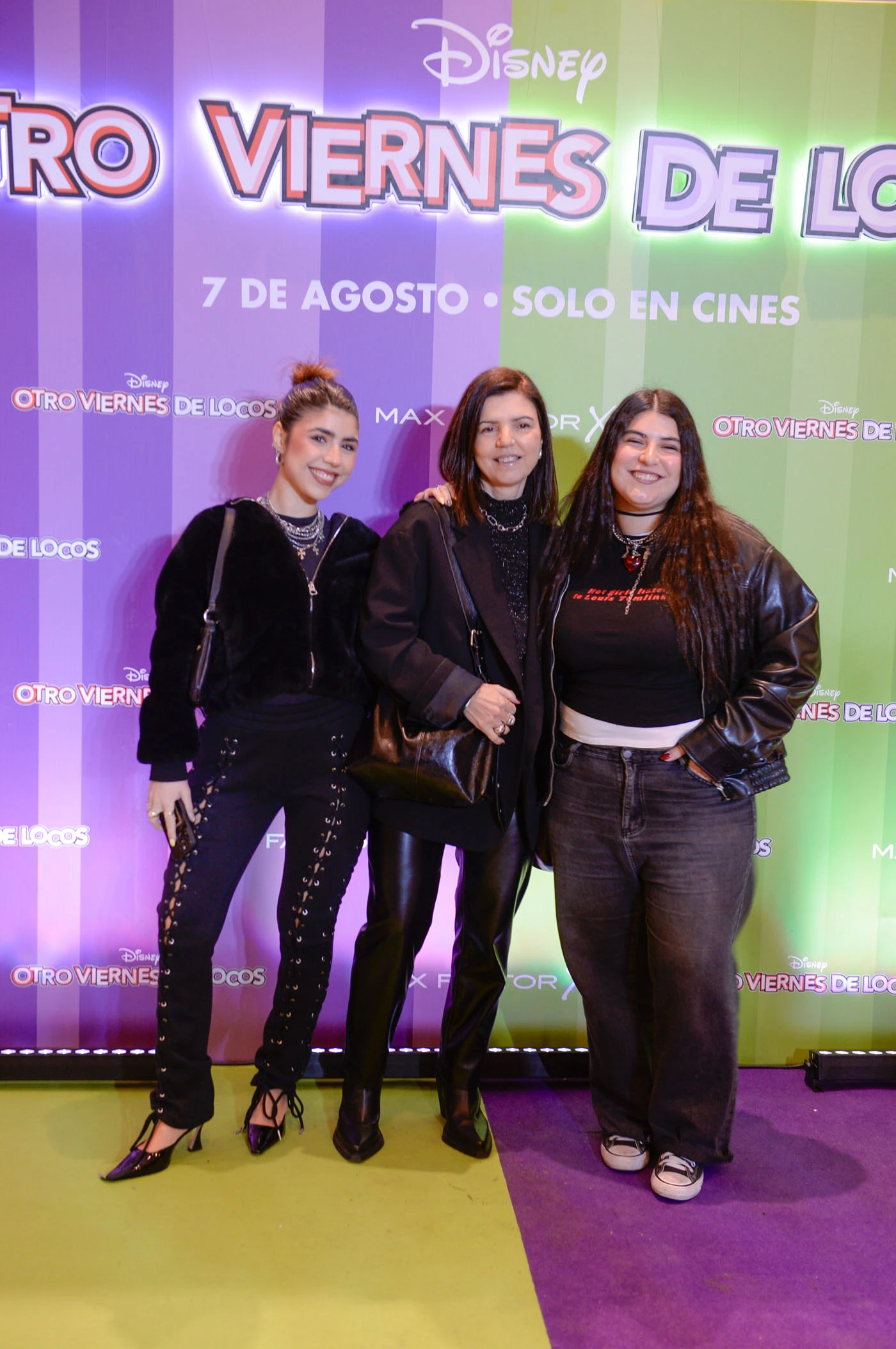 Cami y Belu Mayan con su mamá.