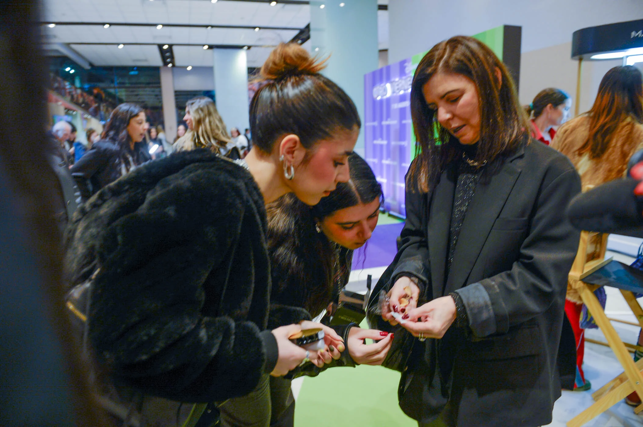 Belu y Cami Mayan participaron de la premiere con su mamá.