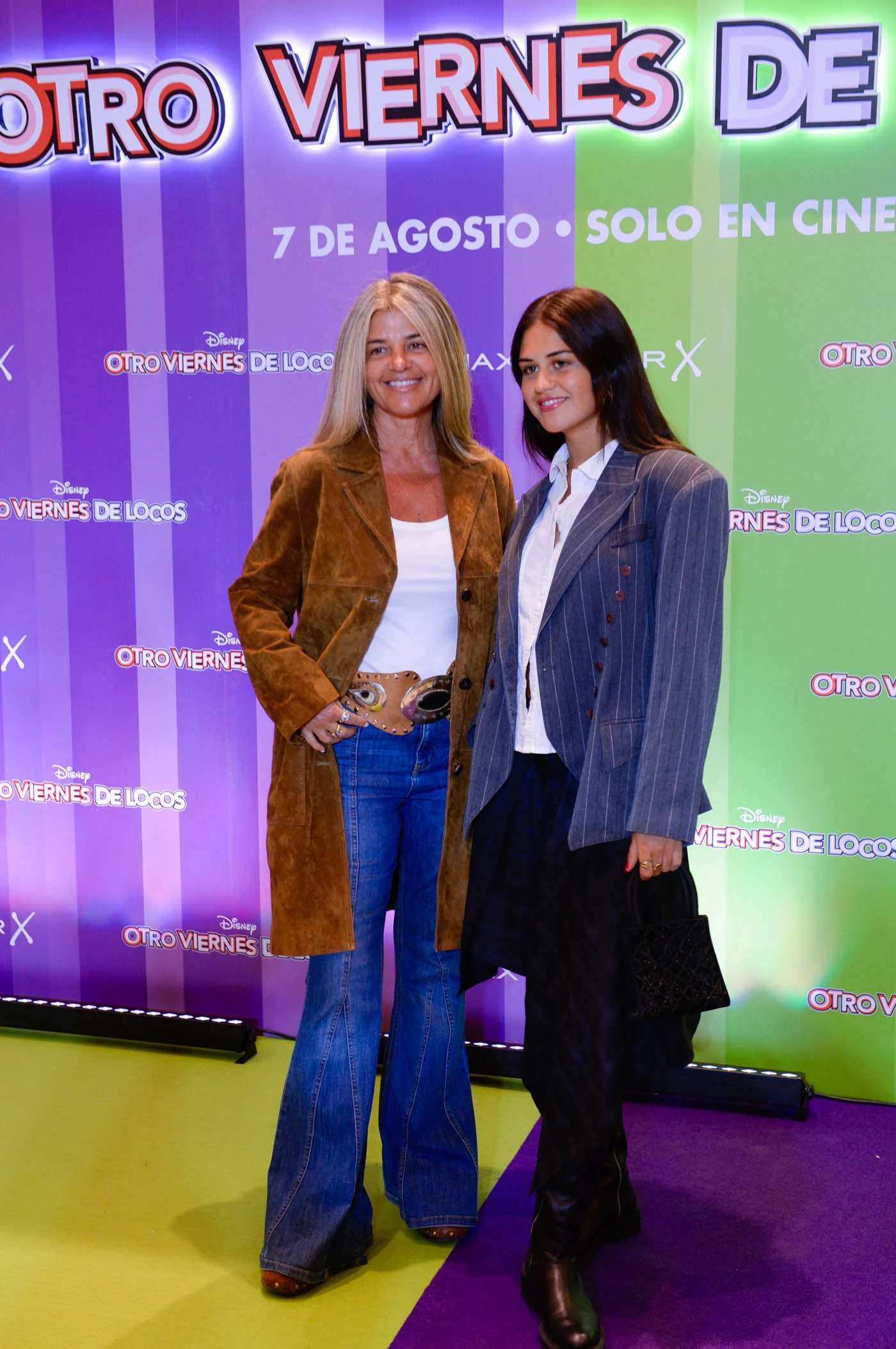 Jazmín Lombardi y su mamá en la premiere de "Otro viernes de locos".