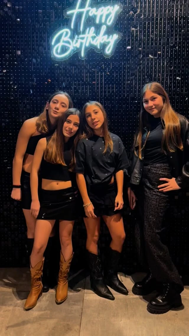 La joven llevó un loook muy rockero. Fotos: IG.