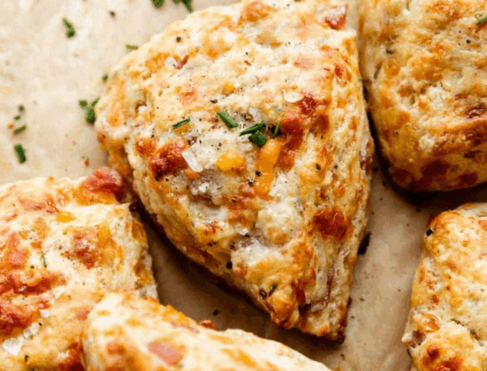 Cómo preparar scones de queso con ciboulette y tomates secos