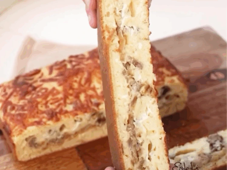 Tarta de queso y cebolla caramelizada la receta con masa líquida de Estefi Colombo