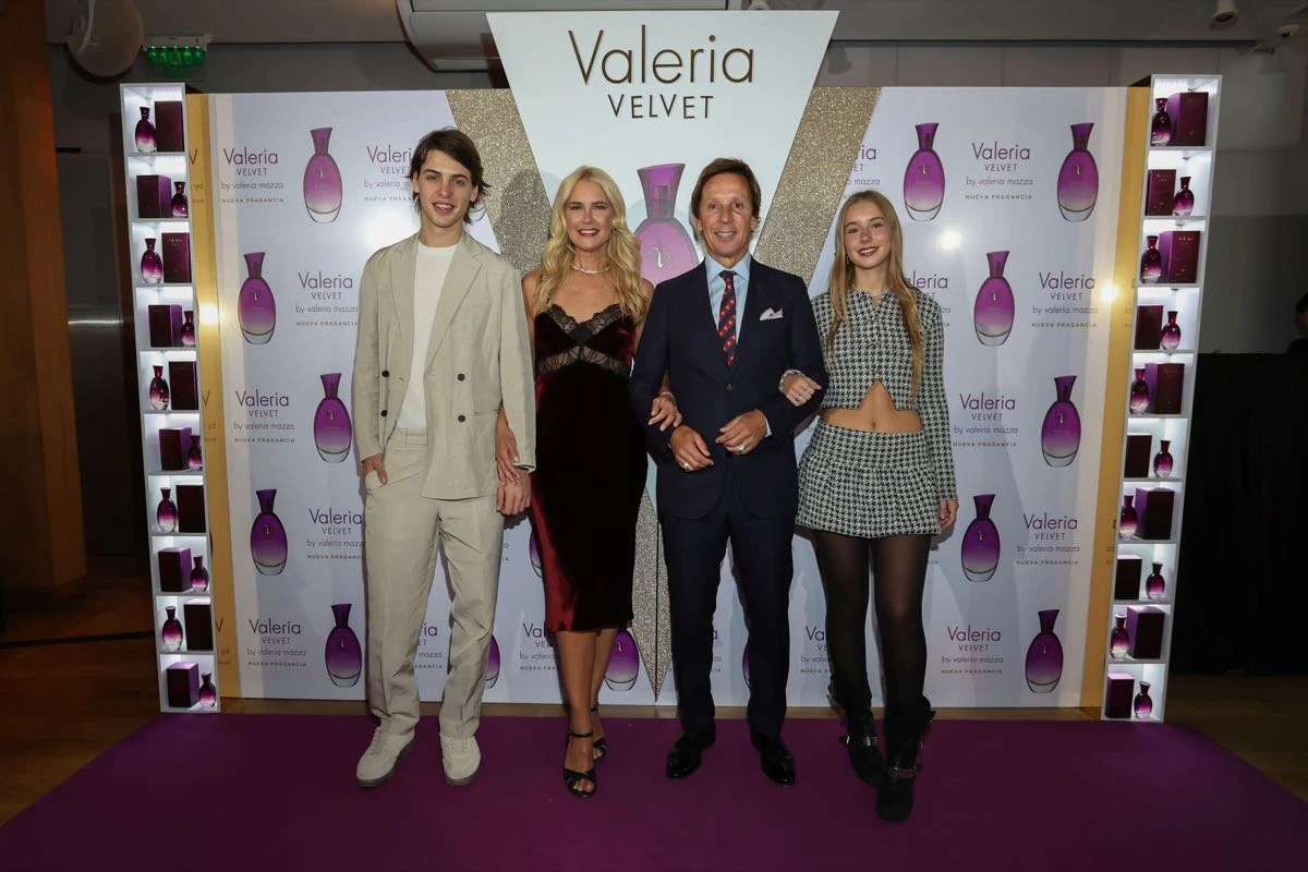 Valeria junto a su familia