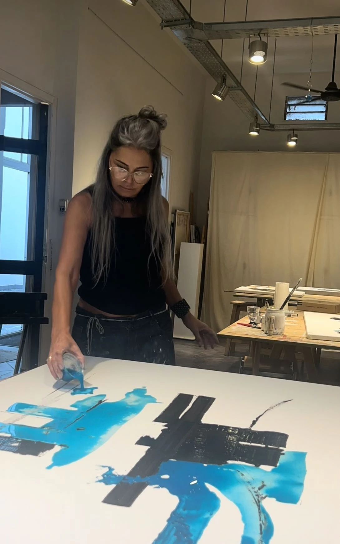 Vivi Berthet vuelve a BADA 2025 con su pintura asfáltica