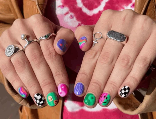 Vuelve la manicura de los 90: los estilos que son tendencia esta primavera-verano