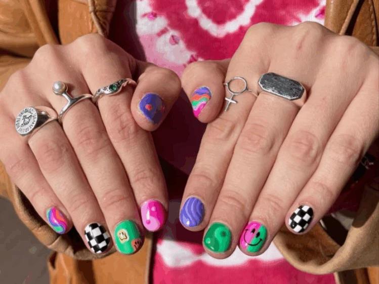 Vuelve la manicura de los 90: los estilos que son tendencia esta primavera-verano