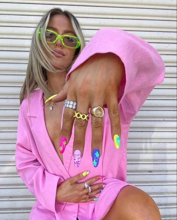 Vuelve la manicura de los 90 los estilos que son tendencia esta primavera-verano