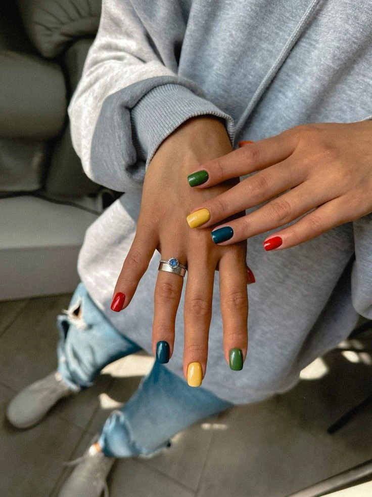 Vuelve la manicura de los 90 los estilos que son tendencia esta primavera-verano