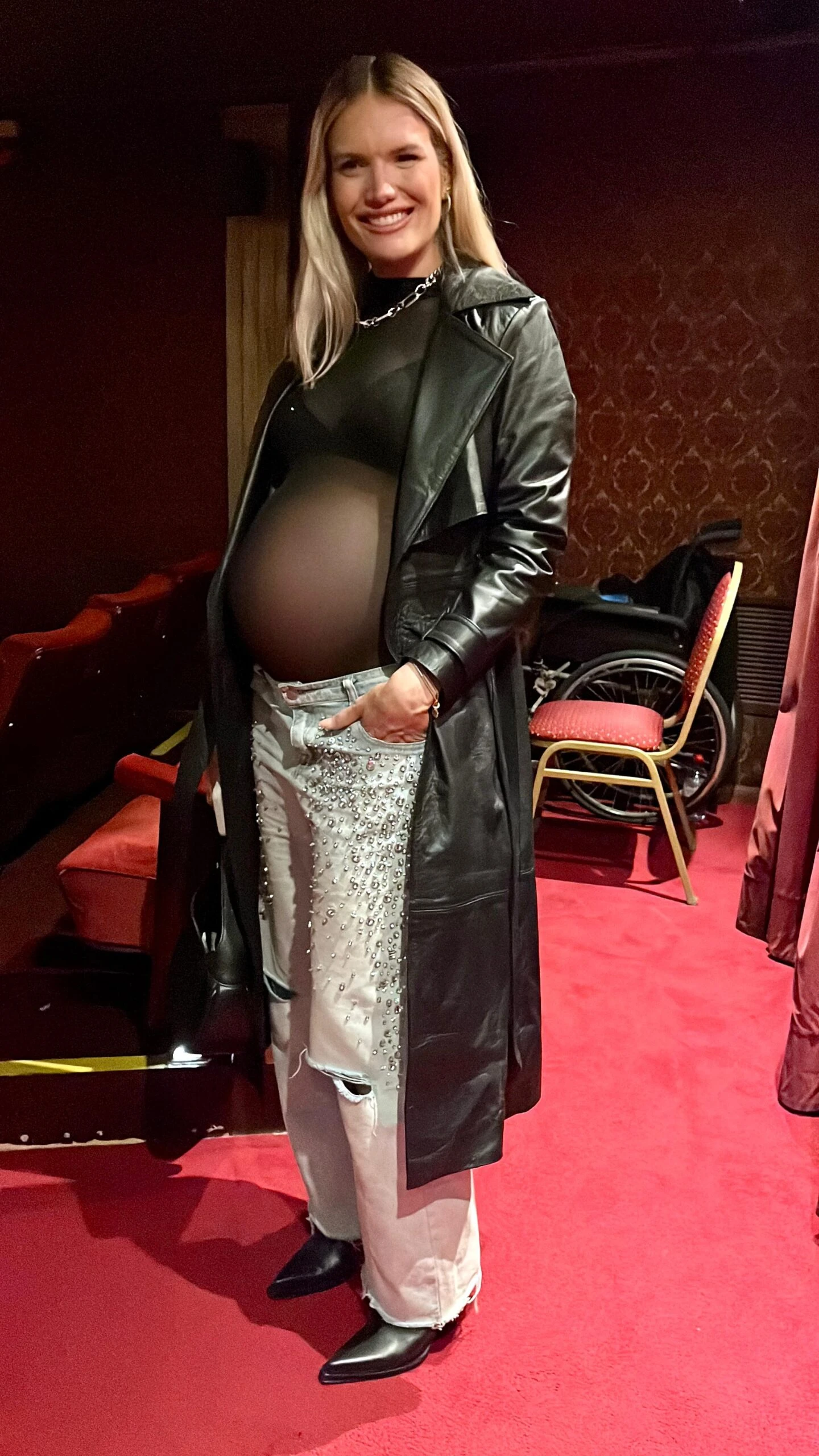 Eva Bargiela y Gianluca Simeone disfrutaron de una salida romántica al teatro