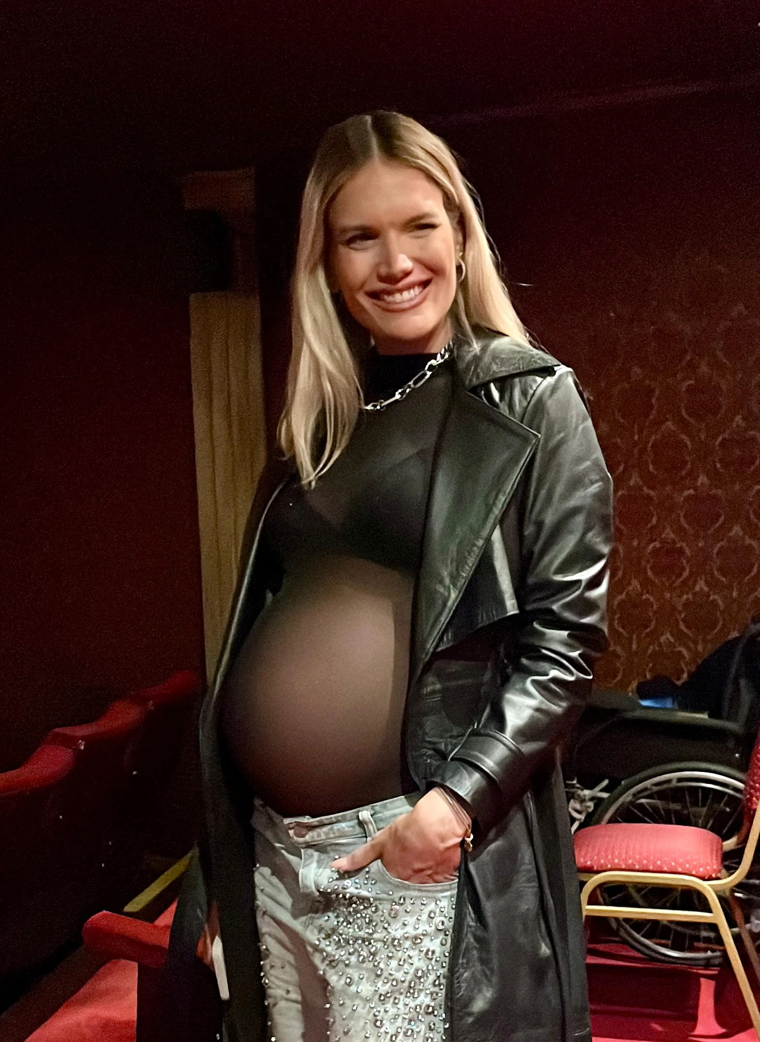 Eva Bargiela y Gianluca Simeone disfrutaron de una salida romántica al teatro