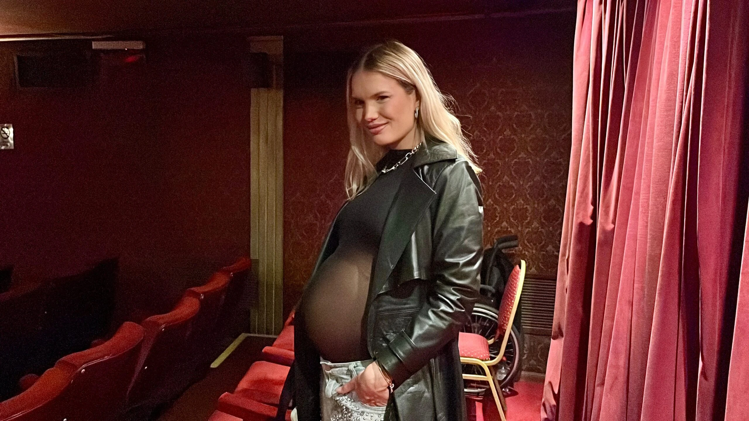 Eva Bargiela y Gianluca Simeone disfrutaron de una salida romántica al teatro