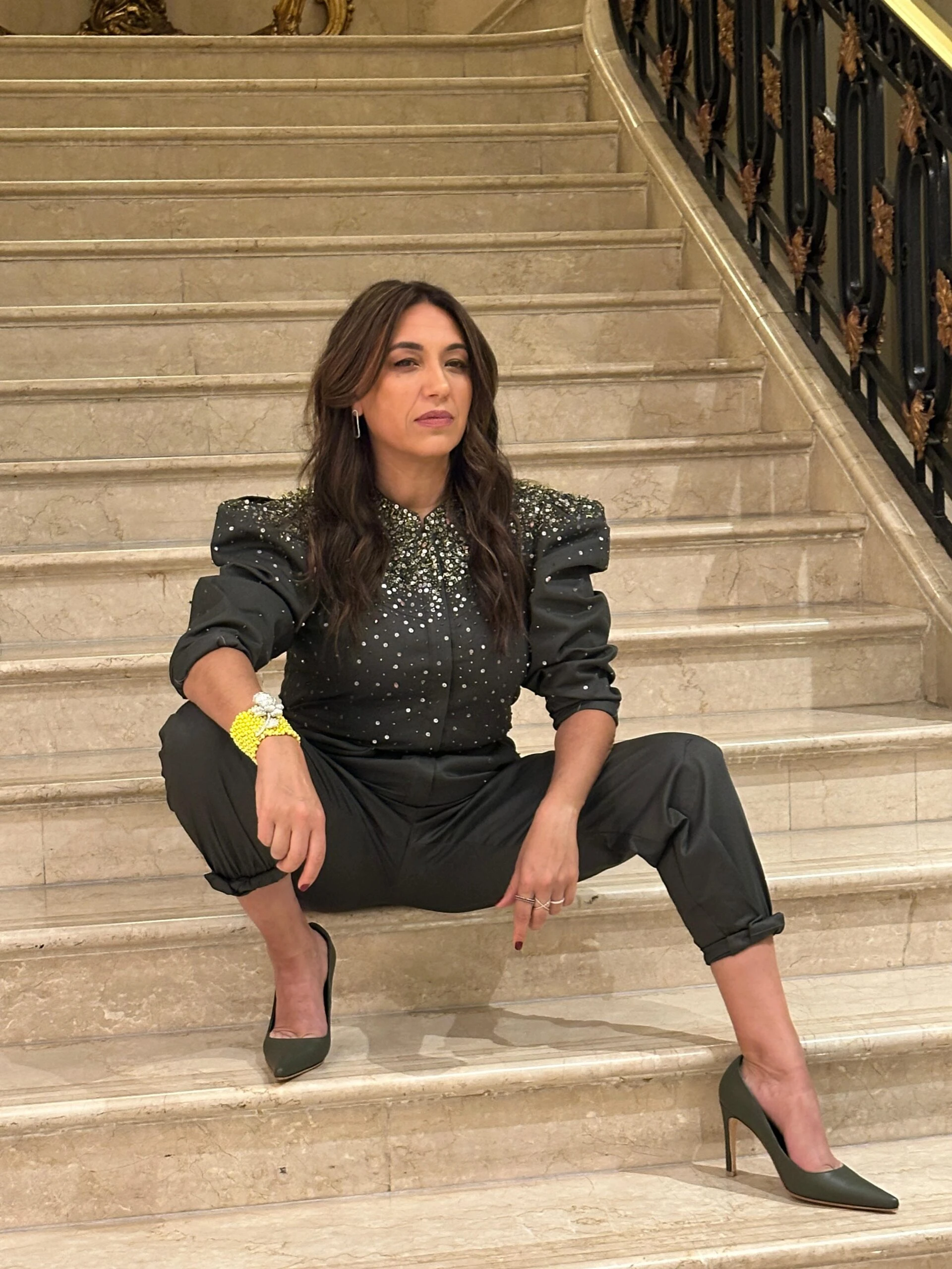 Lorena Vega deslumbró en el junket de prensa de En el barro con un look de Cynthia Martos