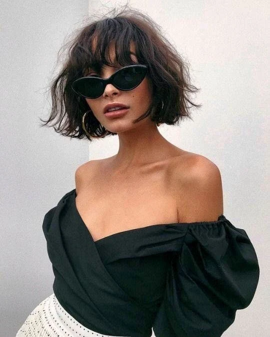Esta es la forma más chic de llevar el corte bob cuando tenés rulos