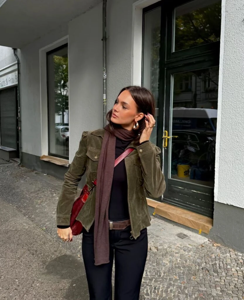 Es una inspo de los outfits que se llevaban en los 2000.