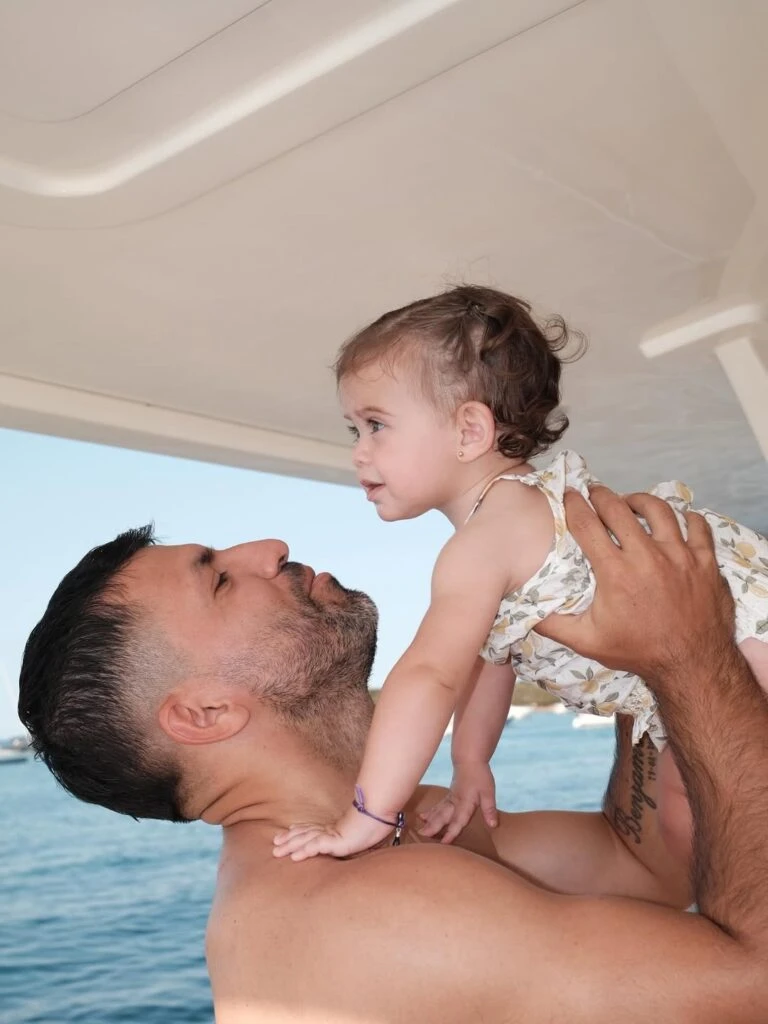 las fotos de las lujosas vacaciones de Sofia Calzetti y el Kun Agüero en Cerdeña