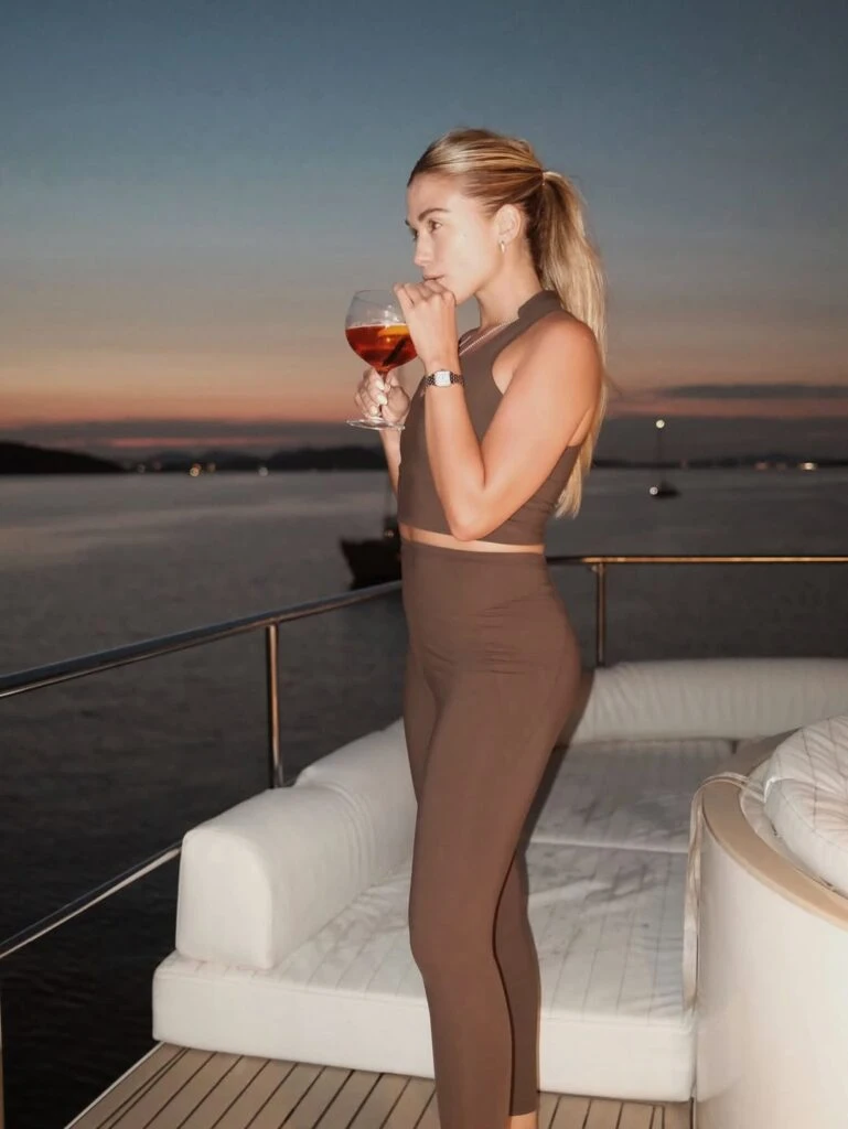 las fotos de las lujosas vacaciones de Sofia Calzetti y el Kun Agüero en Cerdeña