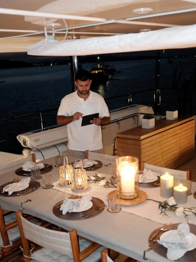 las fotos de las lujosas vacaciones de Sofia Calzetti y el Kun Agüero en Cerdeña