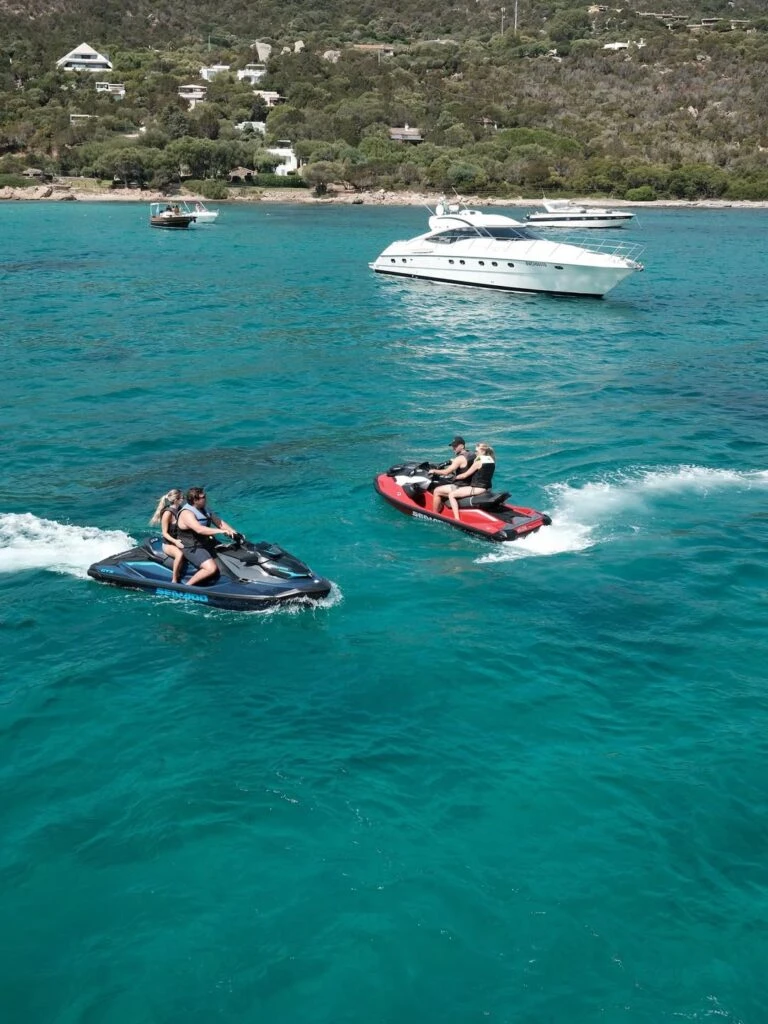 las fotos de las lujosas vacaciones de Sofia Calzetti y el Kun Agüero en Cerdeña