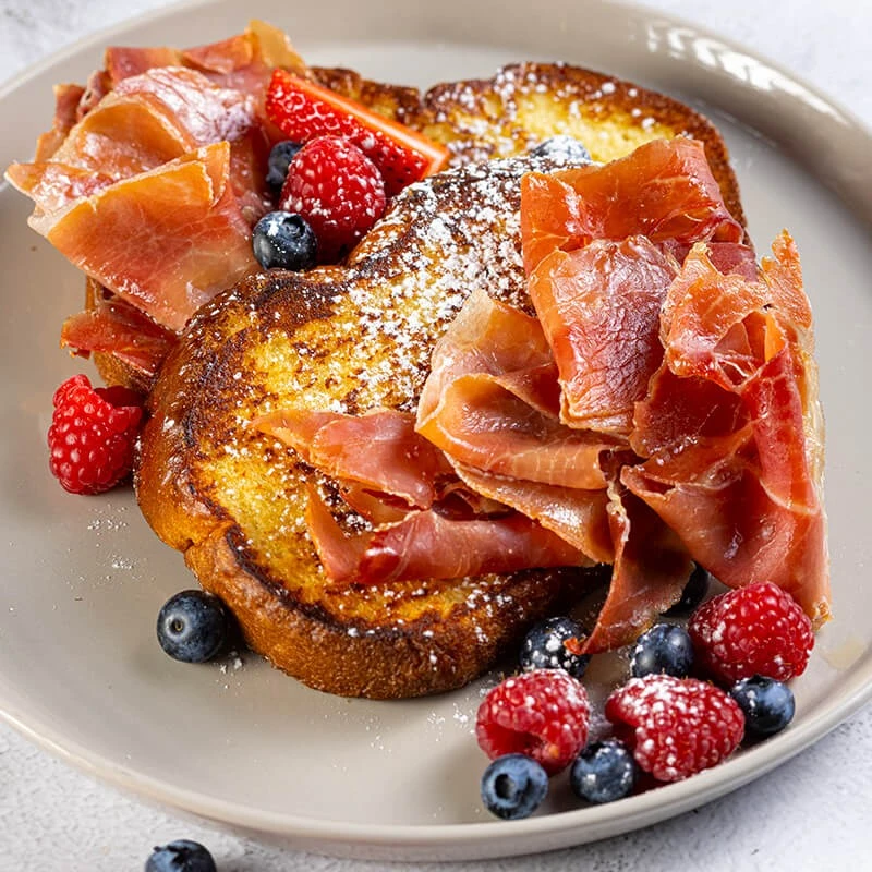 Tostadas francesas con ricota: receta fácil y deliciosa con prosciutto y frutillas

