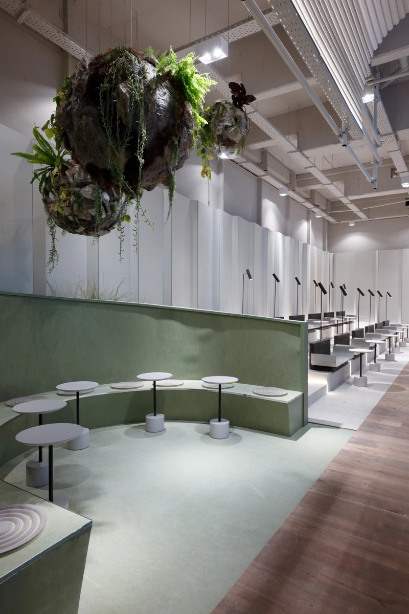 La Cafetería Osten, diseñada por el estudio HMA Hitzig Militello Arquitectos, en Casa FOA 2025.    