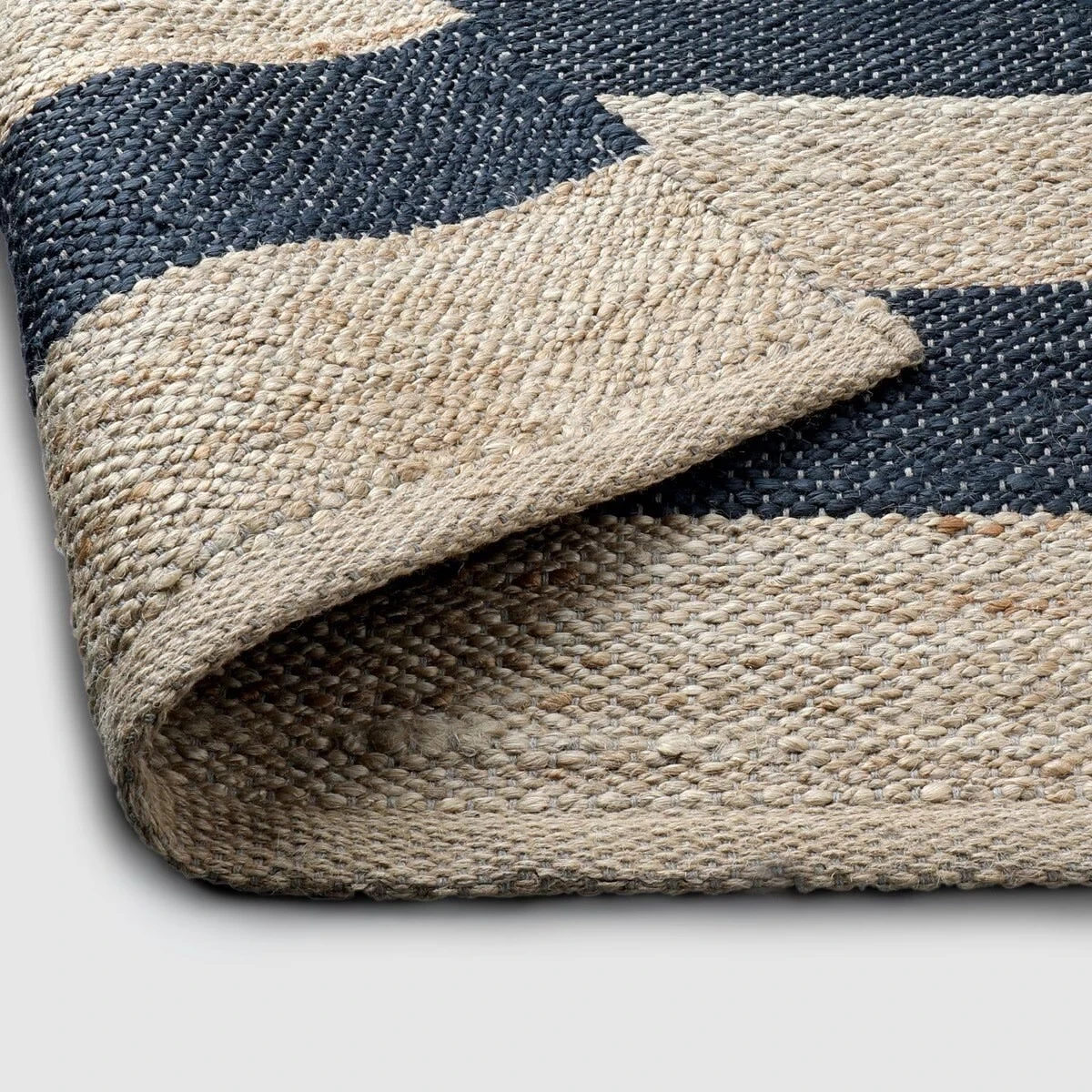 Yute: muy suave y agradable al tacto, ideal para dormitorios.