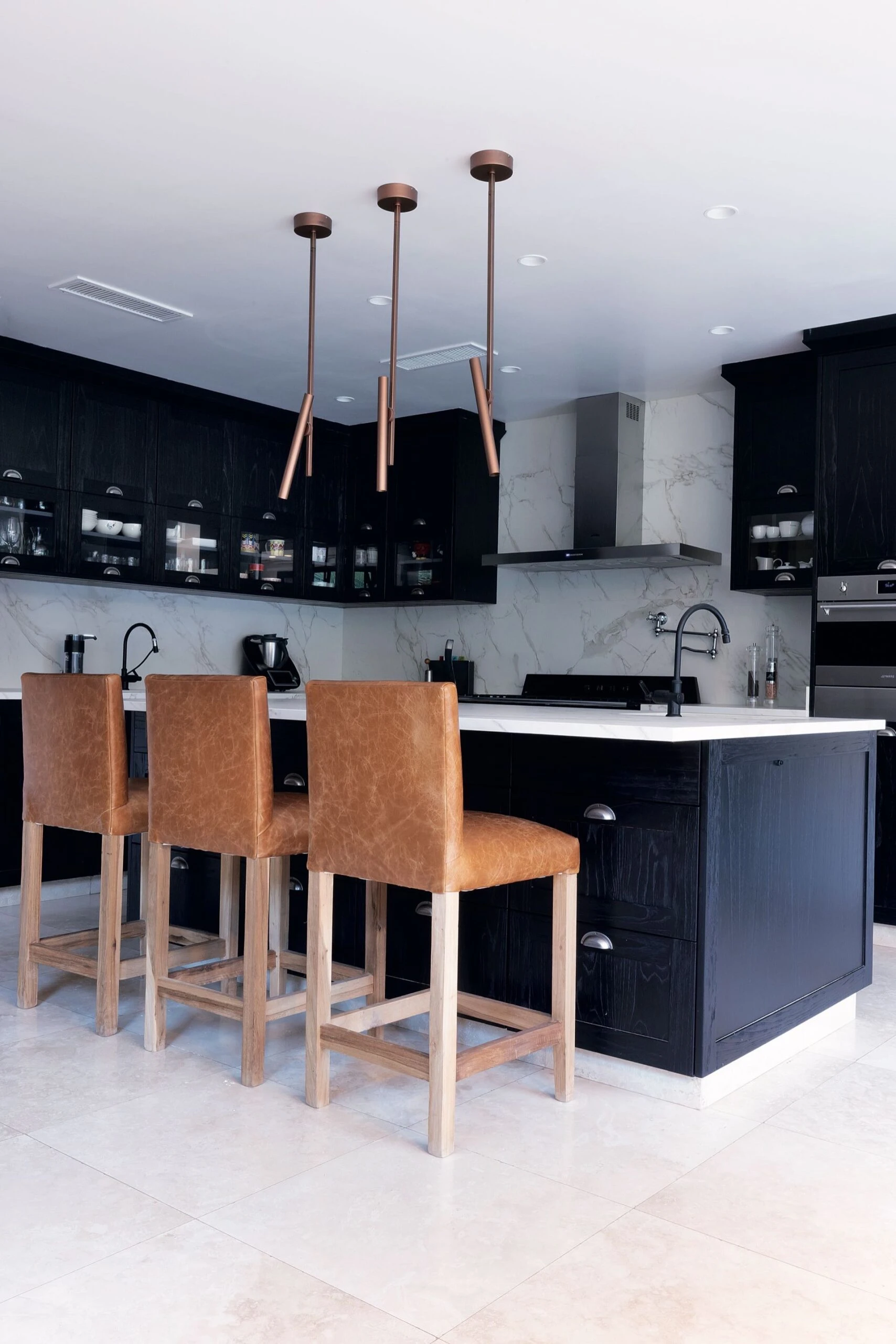 La cocina combina la elegancia atemporal con toques contemporáneos.