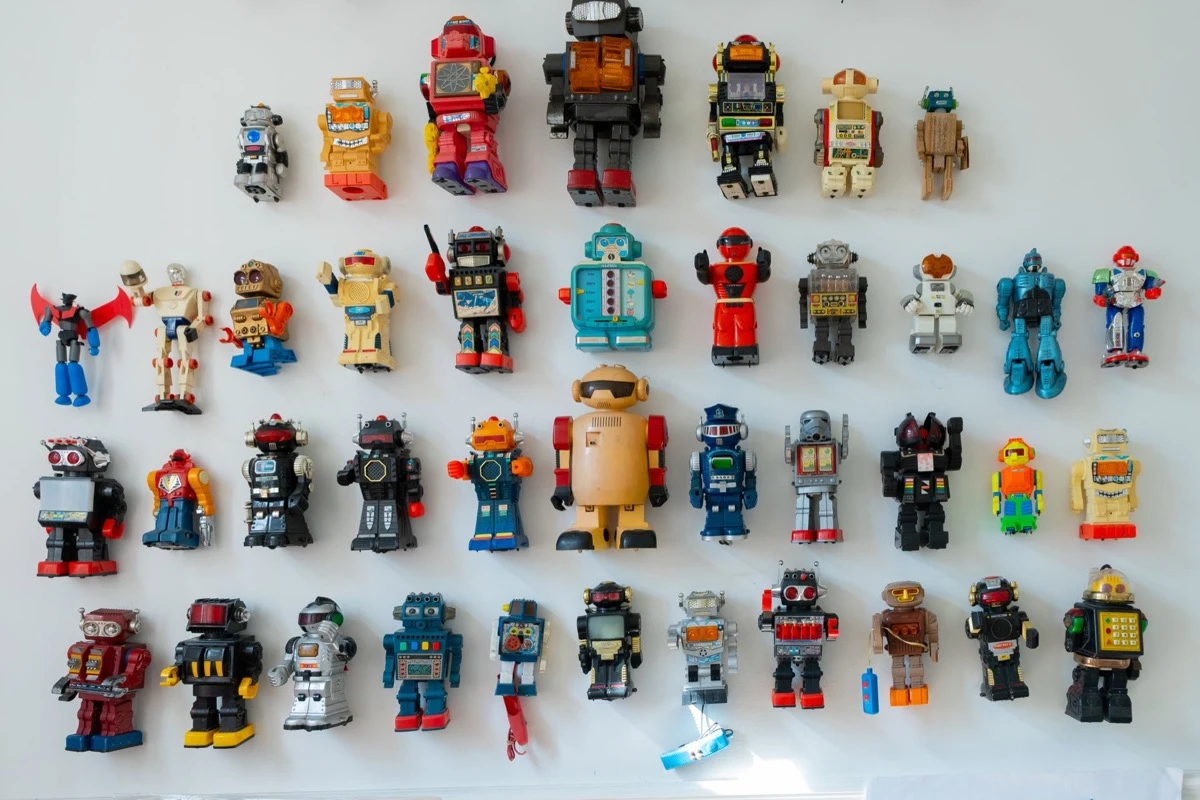 Los robots de colección de Claudio Roncoli inspiraron una colección de art toys de artista (coming soon). 
