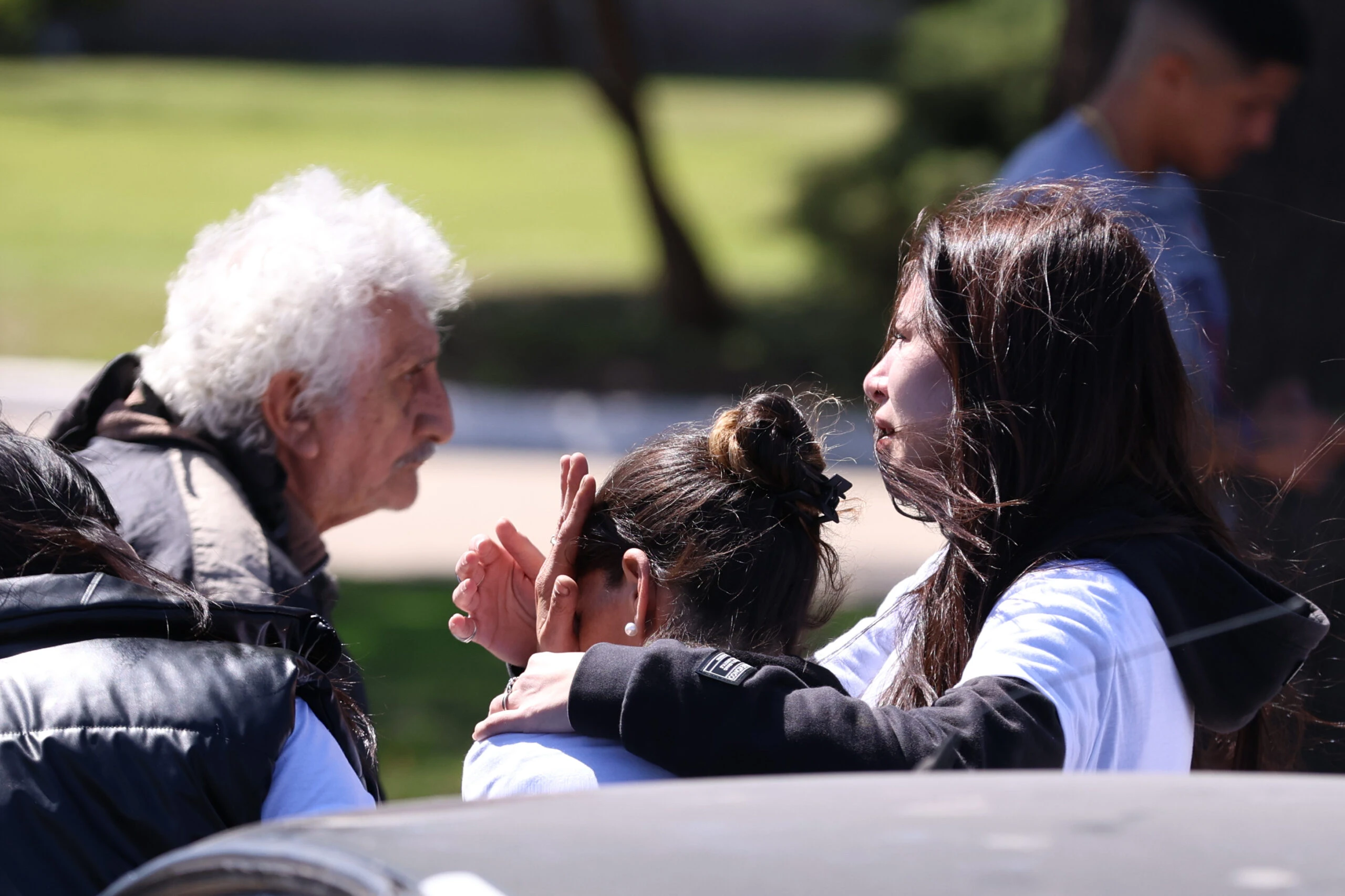 Dolor y consternación en la despedida a Morena y Brenda