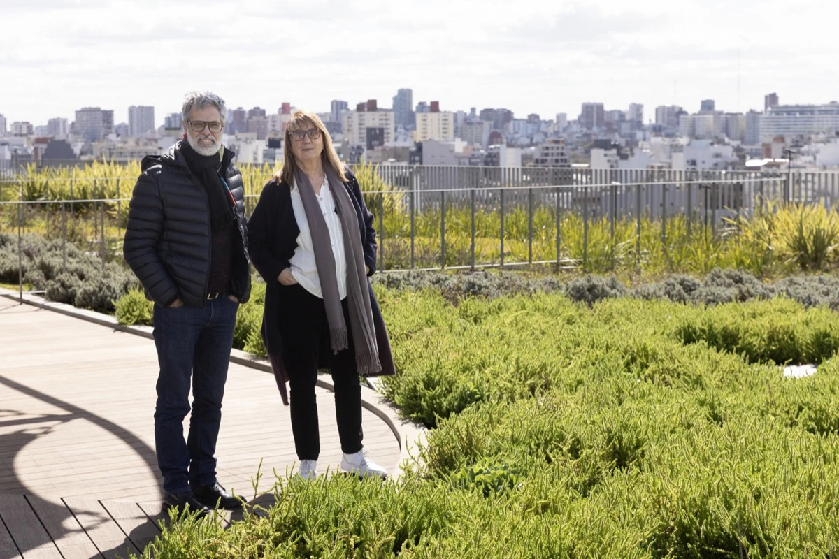 Cora Burgin y Sebastián Mouzo eligieron especies de bajo mantenimiento y resistentes.  