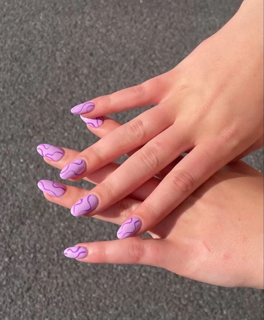 Las swirl nails marcan tendencia.