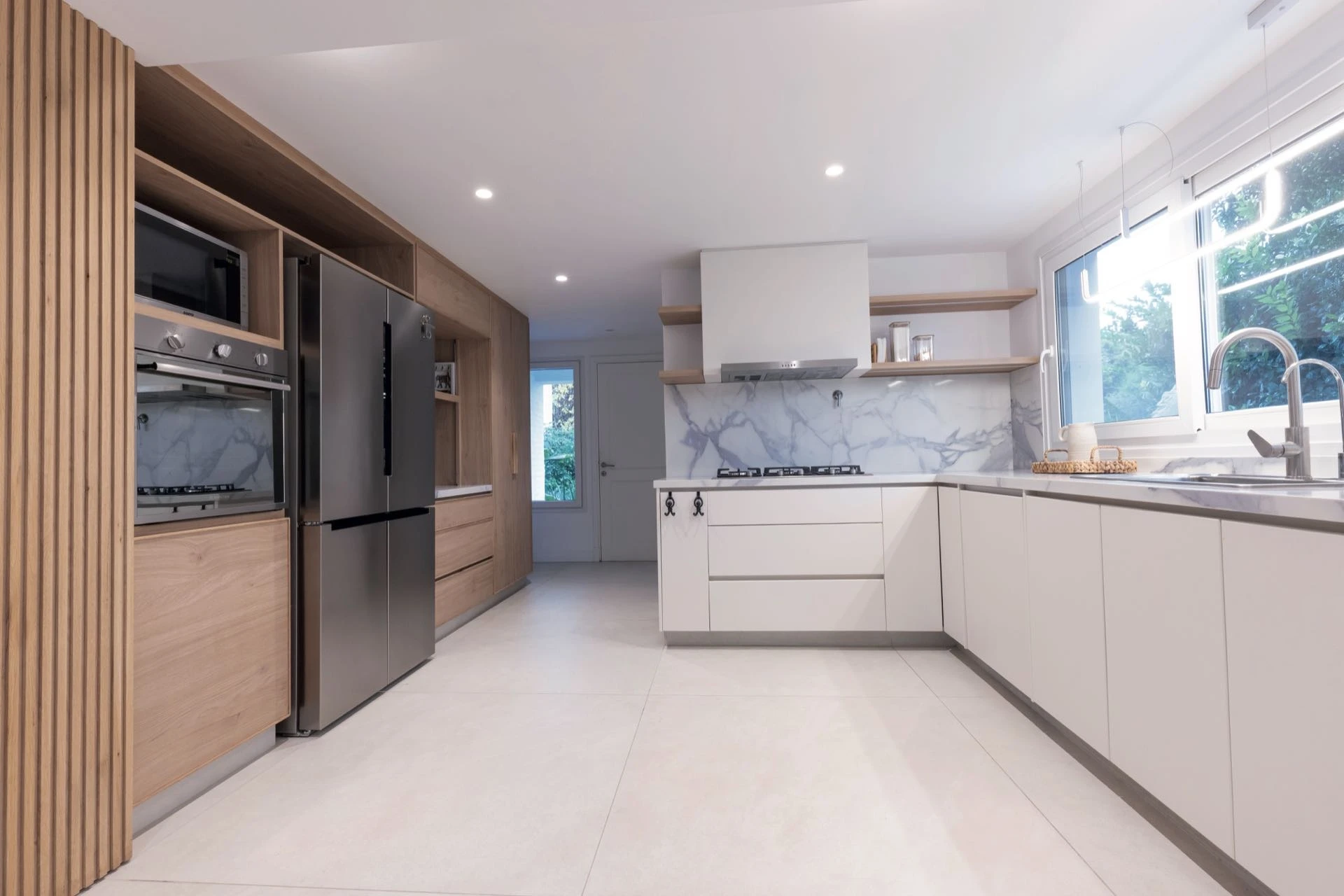 La cocina contemporánea es un ejemplo de funcionalidad y diseño