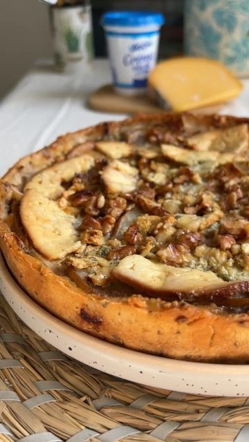 tarta de pera y cebolla caramelizada