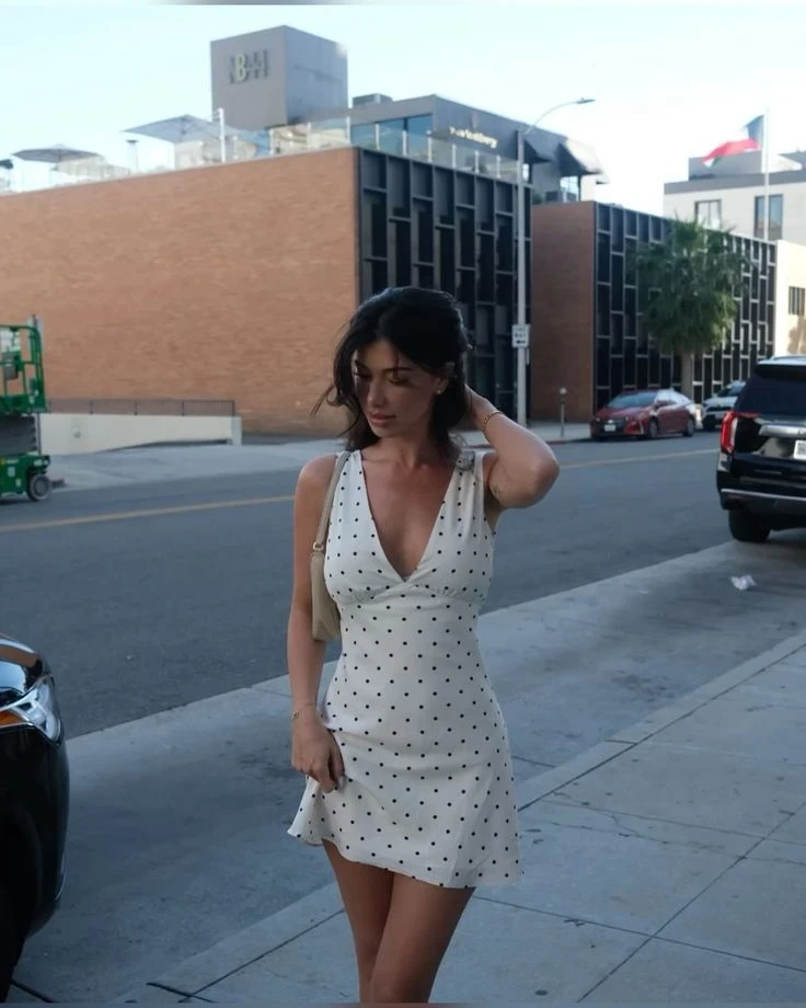 Así se lucen los polka dots dress esta primavera.