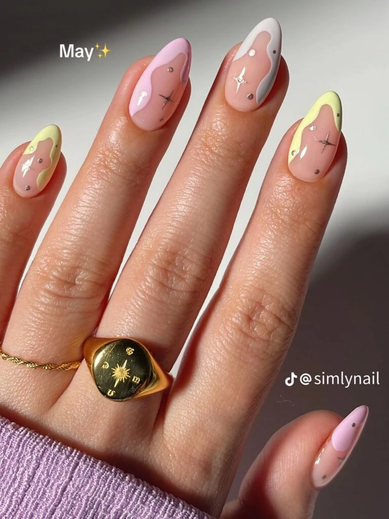 Existen diferentes formas de hacer las swirl nails.