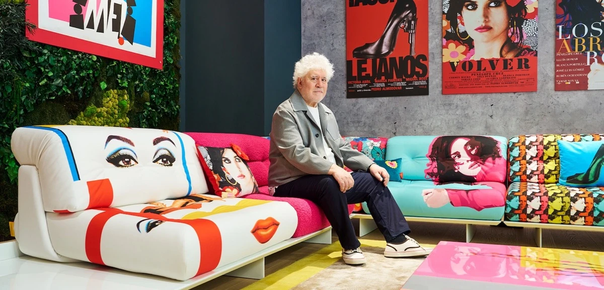 “Me emocionaba la idea de sentarme sobre mi propia memoria cinematográfica”, dice Pedro Almodóvar. 