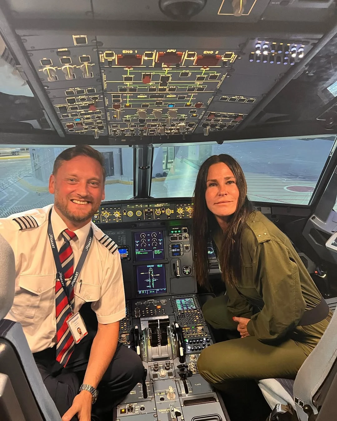 Pereyra es piloto de Aerolíneas Argentinas