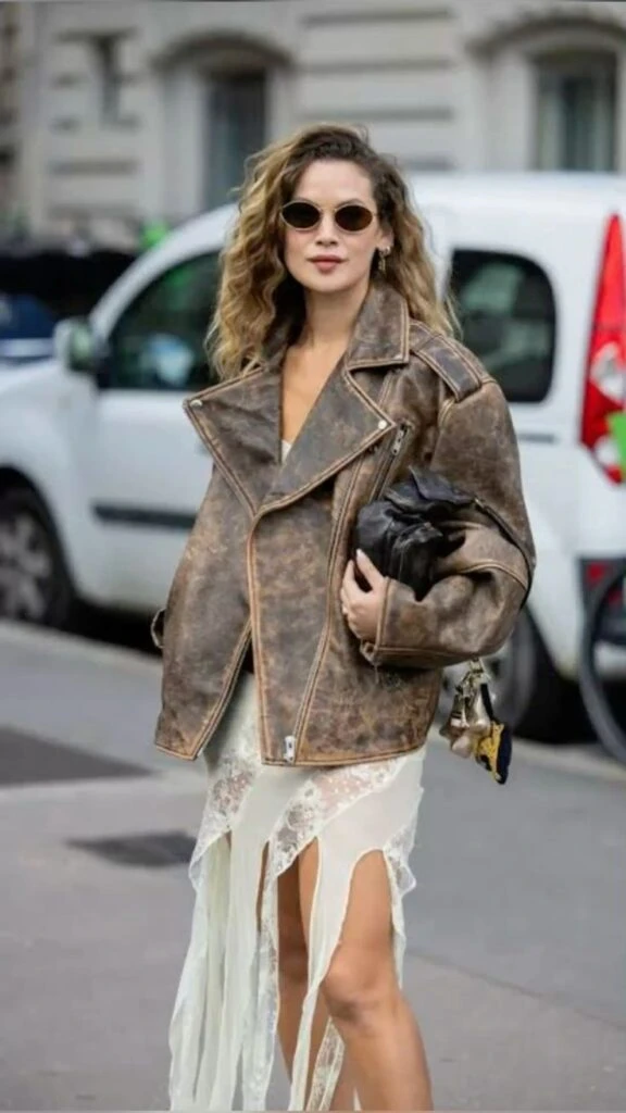 Esta estética combina el estilo motoquero con el bohemio.