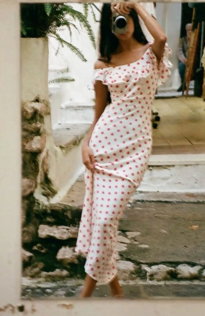 Así se lucen los polka dots dress esta primavera.