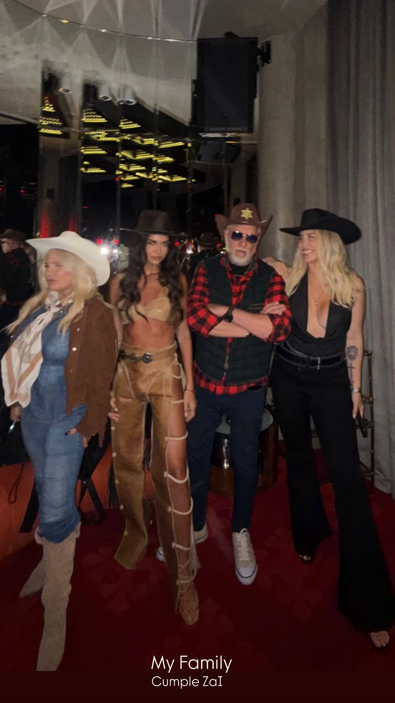 La familia Nara en la fiesta de Zaira