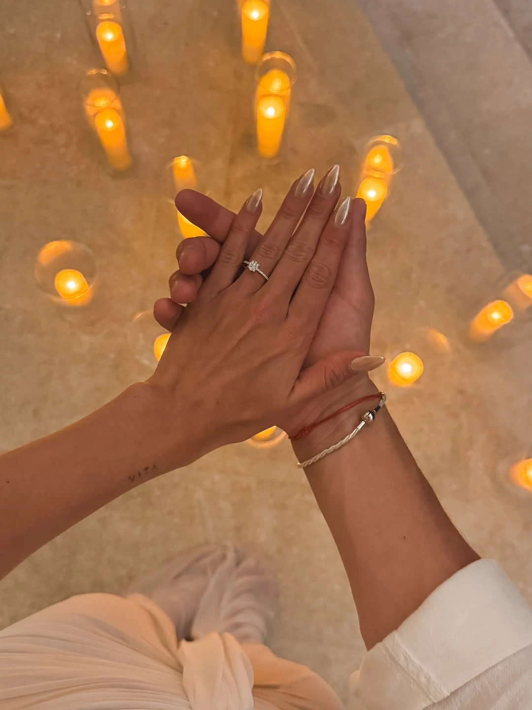 Cande Ruggeri mostró el anillo de compromiso que le regaló Nico Maccari en el pedido de casamiento