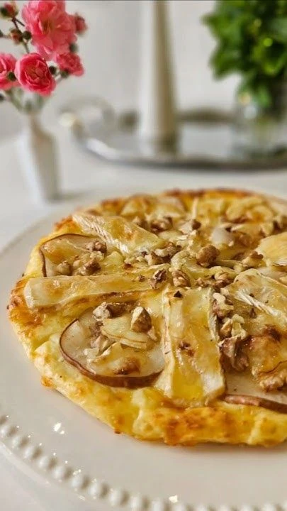 tarta de pera y cebolla caramelizada