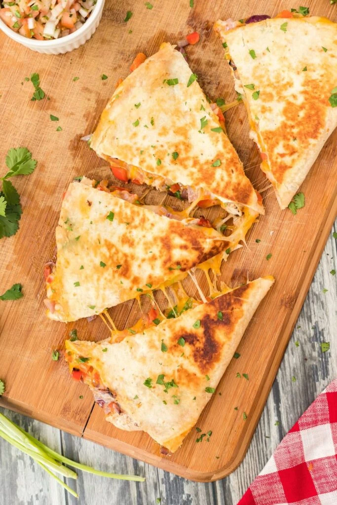 Quesadillas de batata y queso: una receta fácil y sabrosa con salsa criolla