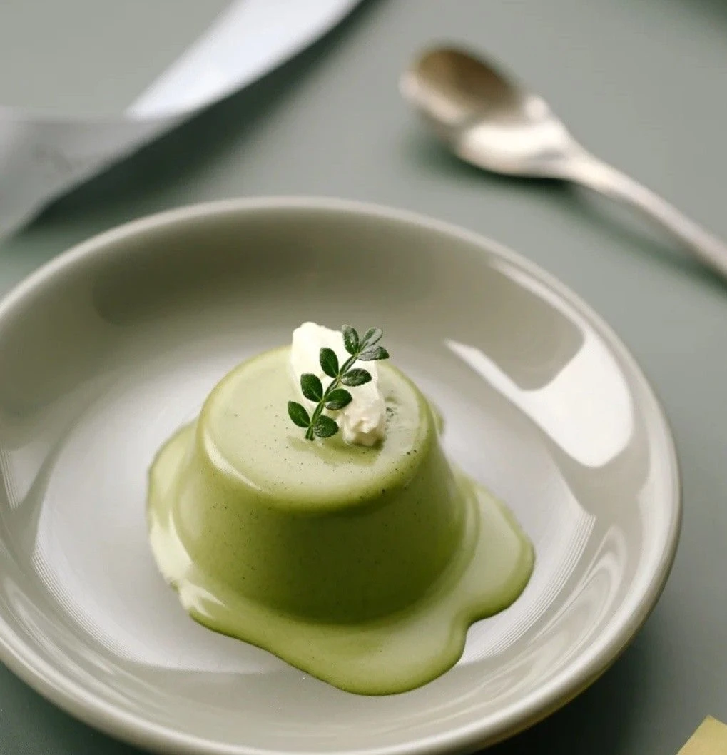 Panna cotta de chai latte: la receta del postre cremoso con especias aromáticas

