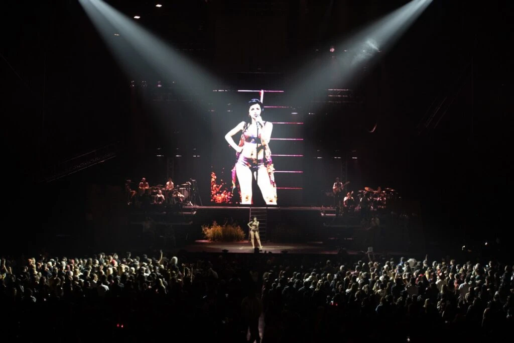 Cazzu deslumbró con los looks de Sylvie Burstin