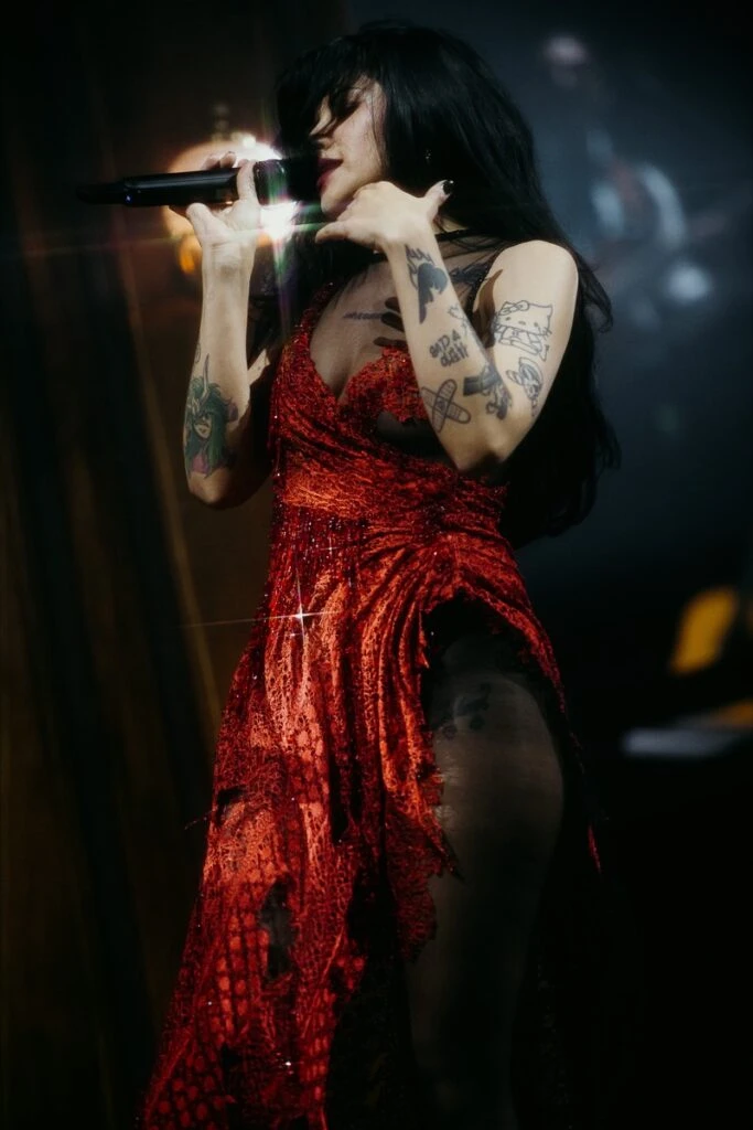 Cazzu deslumbró con los looks de Sylvie Burstin