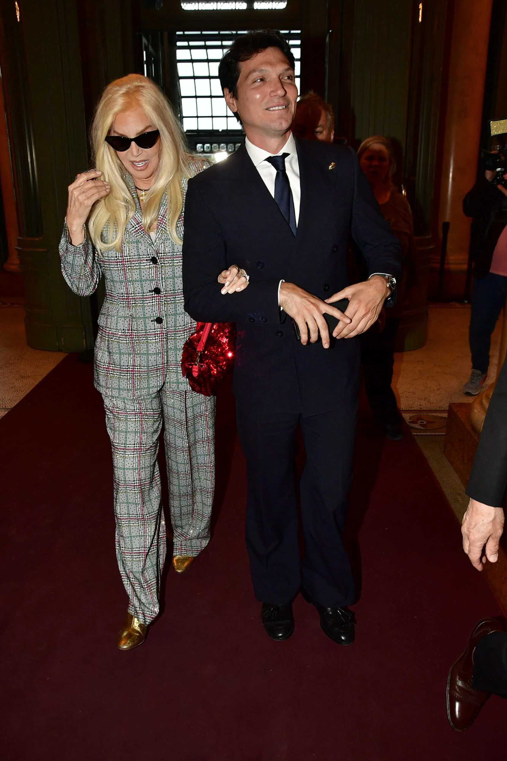 Así ingresaba la conductora al evento. Fotos: RS. 